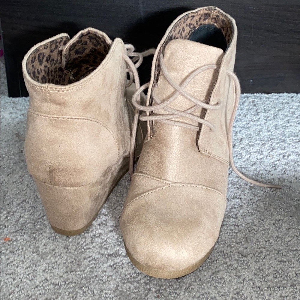 Wedge boots